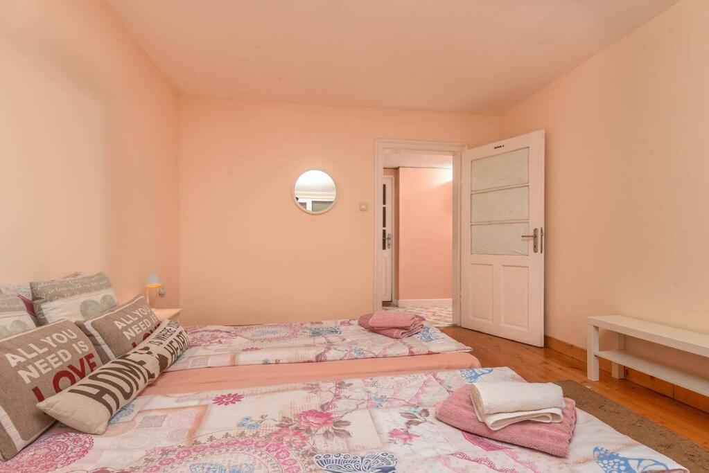 Spacious And Cozy 3 Bedroom Apartment In Downtown Sofia Exterior foto